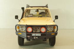 Toyota Land Cruiser 60 1981, beige, w/roof rack + (08956XBE), KYO8956XE, Kyosho 1:18