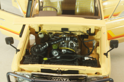 Toyota Land Cruiser 60 1981, beige, w/roof rack + (08956XBE), KYO8956XE, Kyosho 1:18