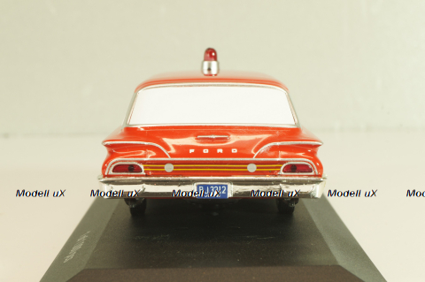 Ford Country Squire Ambulance 1964, red, WB181, WhiteBox 1:43 Уценка!