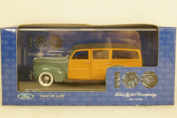 Ford De Luxe 1940, green/wood, 100 years Ford Motor Company, Minichamps 1:43
