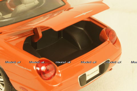 Ford Thunderbird  James Bond 007 Die Another day, 10013 Minichamps 1:18