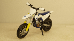 Husqvarna FS 450 Supermoto white/Decorated, Burago 1:18