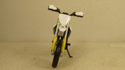 Husqvarna FS 450 Supermoto white/Decorated, Burago 1:18