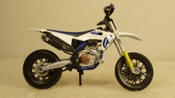 Husqvarna FS 450 Supermoto white/Decorated, Burago 1:18