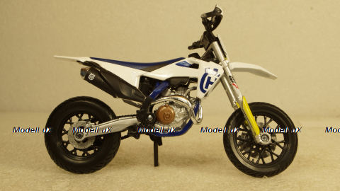 Husqvarna FS 450 Supermoto white/Decorated, Burago 1:18