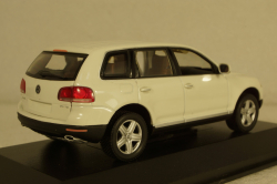 Volkswagen Touareg V10 TDI 2003 white, 400052001, Minichamps 1:43
