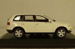 Volkswagen Touareg V10 TDI 2003 white, 400052001, Minichamps 1:43
