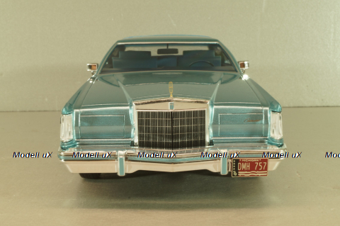 Lincoln Continental Mark V 1978, light blue, MGG18369, MCG 1:18
