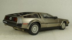 DeLorean DMC-12 1981, SunStar 1:18