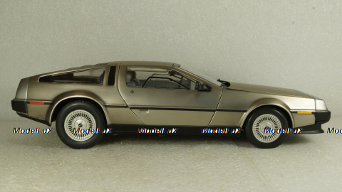 DeLorean DMC-12 1981, SunStar 1:18