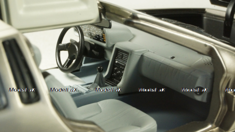DeLorean DMC-12 1981, SunStar 1:18