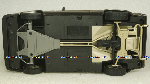 DeLorean DMC-12 1981, SunStar 1:18