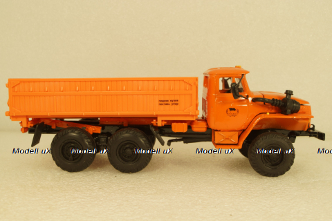 Урал-5557,Колхозник, уценка. Элекон 1:43