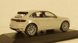 Porsche Macan Turbo 2019 lightgrey,WAP0206020J, Minichamps 1:43