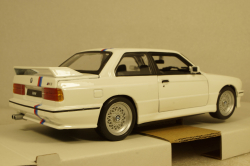 BMW 3-series M3 ( E30) 1988, white, BU21100W , Bburago 1:24