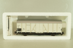 Вагон рефрижератор для морской рыбы, крытый грузовой (холодильник), 2-х осный DB, белый, HO, 46235, Roco 1:87