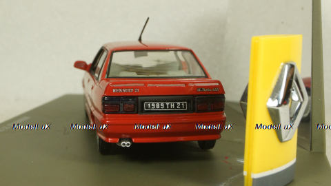 Renault 21 2L Turbo, Red, 7711223579, Universal Hobby 1:43