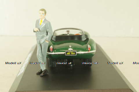 Jaguar XKSS 1957 with figuren Steve McQueen, green, McQueen Collection, 86434, Greenlight 1:43