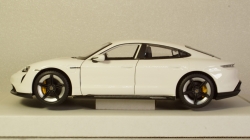 Porsche Taycan Turbo S, white, Burago 1:24