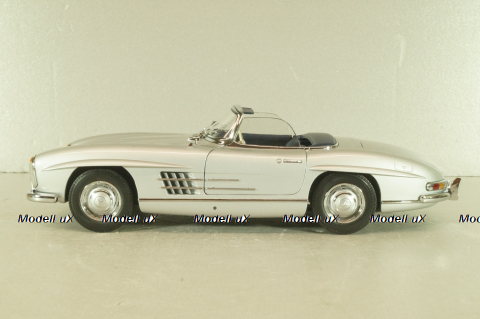 Mercedes-Benz 300SL Roadster (W198) 1957, silver, ‎180039030, Minichamps 1:18