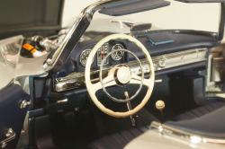 Mercedes-Benz 300SL Roadster (W198) 1957, silver, ‎180039030, Minichamps 1:18