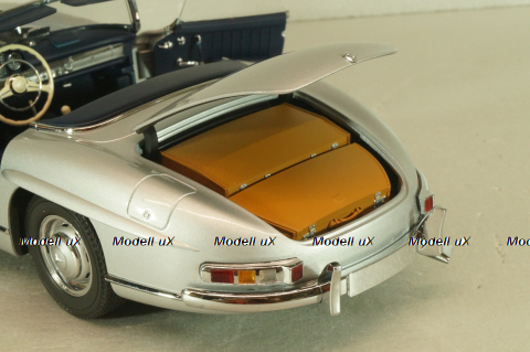 Mercedes-Benz 300SL Roadster (W198) 1957, silver, ‎180039030, Minichamps 1:18