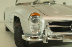 Mercedes-Benz 300SL Roadster (W198) 1957, silver, ‎180039030, Minichamps 1:18