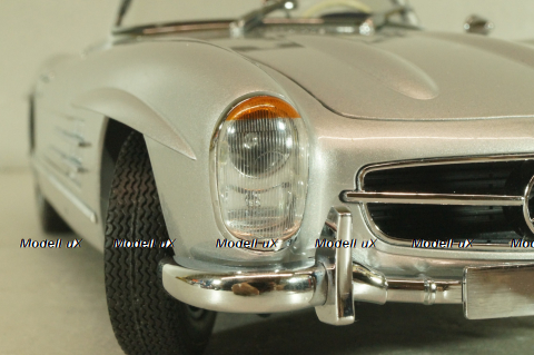 Mercedes-Benz 300SL Roadster (W198) 1957, silver, ‎180039030, Minichamps 1:18