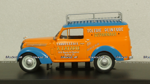 Renault Juvaquatre Advertising Van Latapie orange / blue, Hachette 1:43
