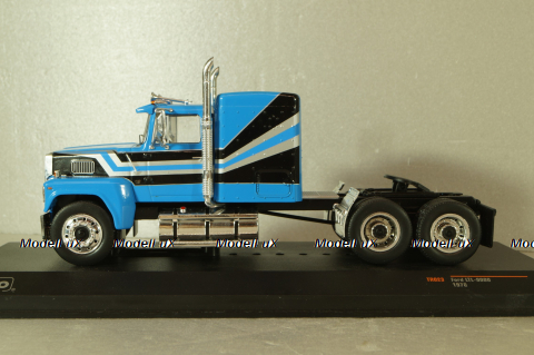 Ford LTL-9000 tractor 1978, blue with black strips, TR023, IXO 1:43