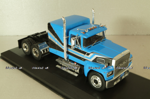 Ford LTL-9000 tractor 1978, blue with black strips, TR023, IXO 1:43
