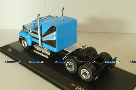 Ford LTL-9000 tractor 1978, blue with black strips, TR023, IXO 1:43
