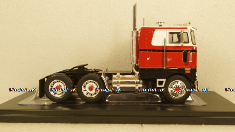 Peterbilt 352 Pacemaker white / decor 1979, TR097, IXO 1:43