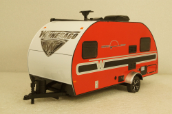 Прицеп Winnebago 1710 Winnie Drop Roulotte 2016, 18450B, Greenlight 1:24