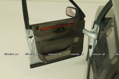 Range Rover 4.6 HSE (P38) 1994, silver, 087454, Auto Art 1:18 Уценка!