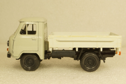 Уаз-3303, белый, Русская миниатюра 1:43