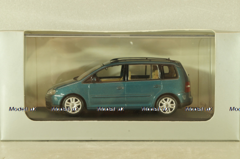 Volkswagen Touran 2003, light green, Minichamps 1:43
