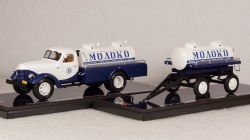 Зис-150 Автоцистерна АЦ-28 с прицепом-цистерной ПЦ-2,2 "Главмолоко", TruckTyr 1:43