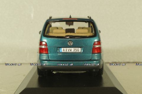 Volkswagen Touran 2003, light green, Minichamps 1:43