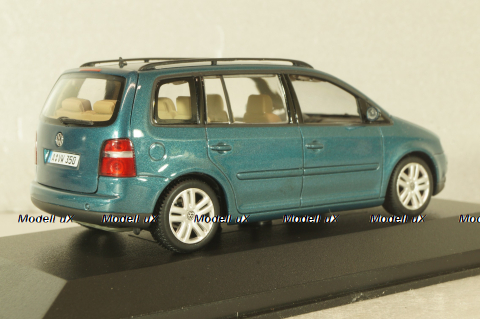Volkswagen Touran 2003, light green, Minichamps 1:43
