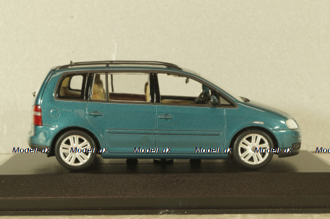 Volkswagen Touran 2003, light green, Minichamps 1:43