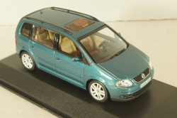Volkswagen Touran 2003, light green, Minichamps 1:43