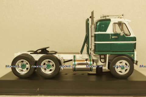International Harvester DCOF-405 towing vehicle 1959 greenmetallic/white, TR112, IXO 1:43 Уценка!