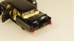 ГАЗ-13 Чайка А15 с МИ черная, Тантал/Радон 1:43