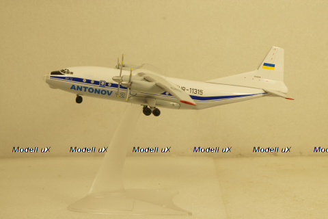 АН-12 Антонов Україна, Herpa 1:200