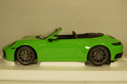 Porsche 911 (992) Carrera 4S 2019 green, Minichamps 1:18
