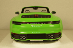 Porsche 911 (992) Carrera 4S 2019 green, Minichamps 1:18