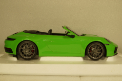 Porsche 911 (992) Carrera 4S 2019 green, Minichamps 1:18