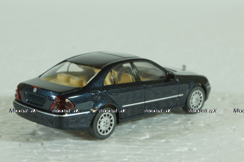 Mercedes E320 W211, dark blue, Wiking 1:87