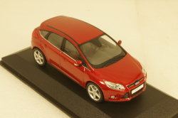 Ford Focus 5-door, red metallic 2011, Minichamps 1:43